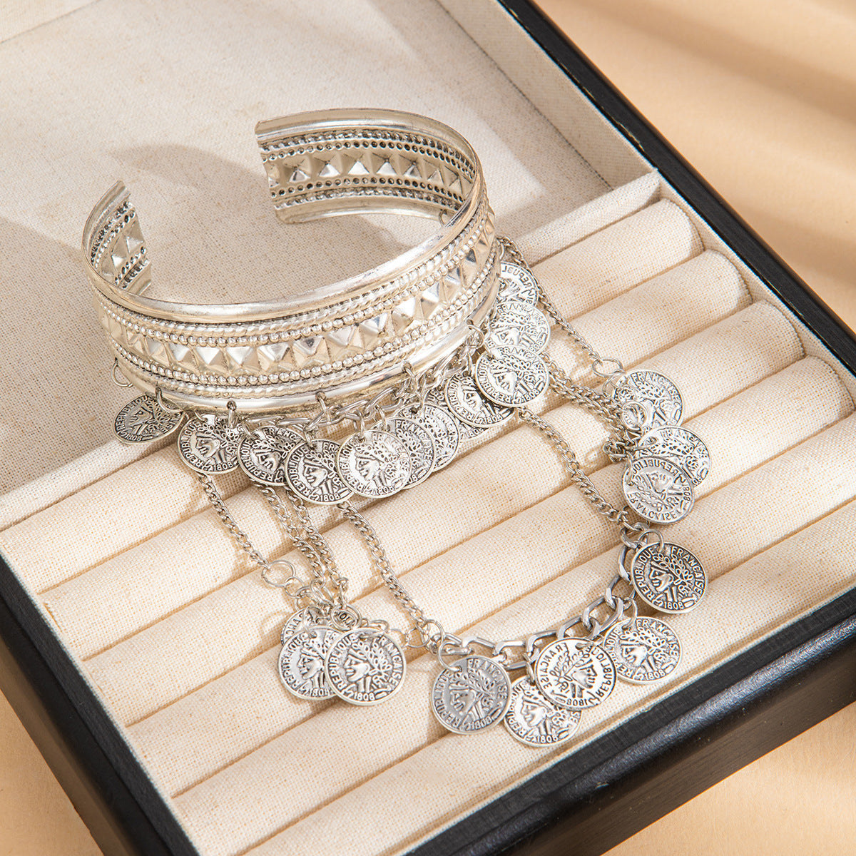 Elegant butterfly-shaped open-arm bracelet