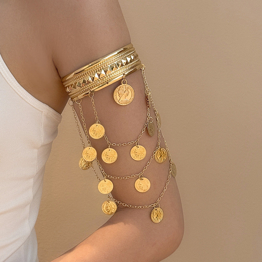 Elegant butterfly-shaped open-arm bracelet