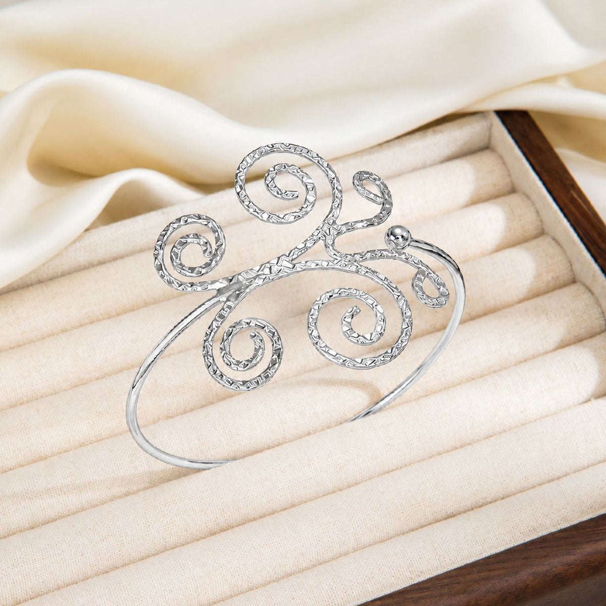 Elegant butterfly-shaped open-arm bracelet