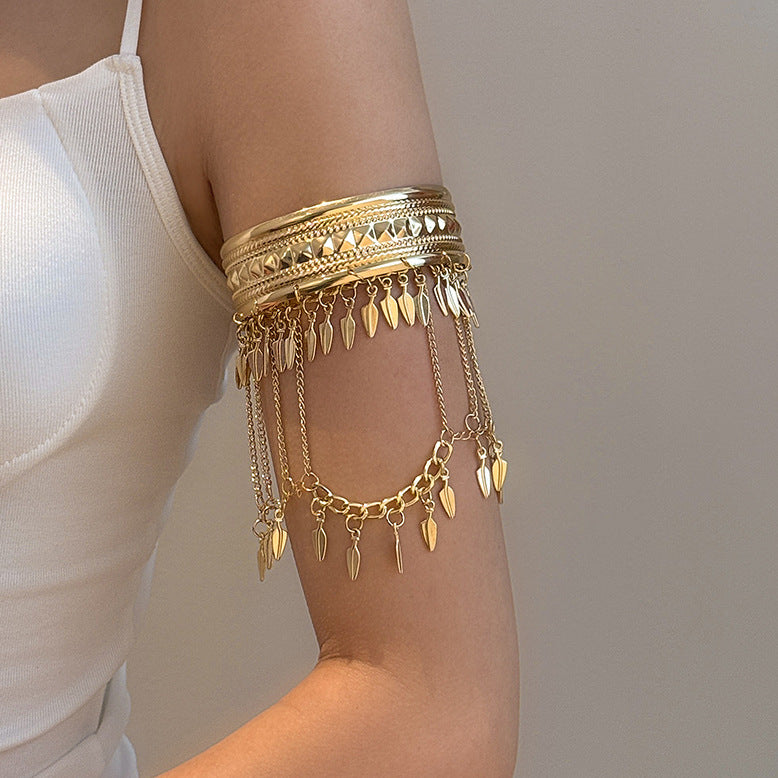Elegant butterfly-shaped open-arm bracelet