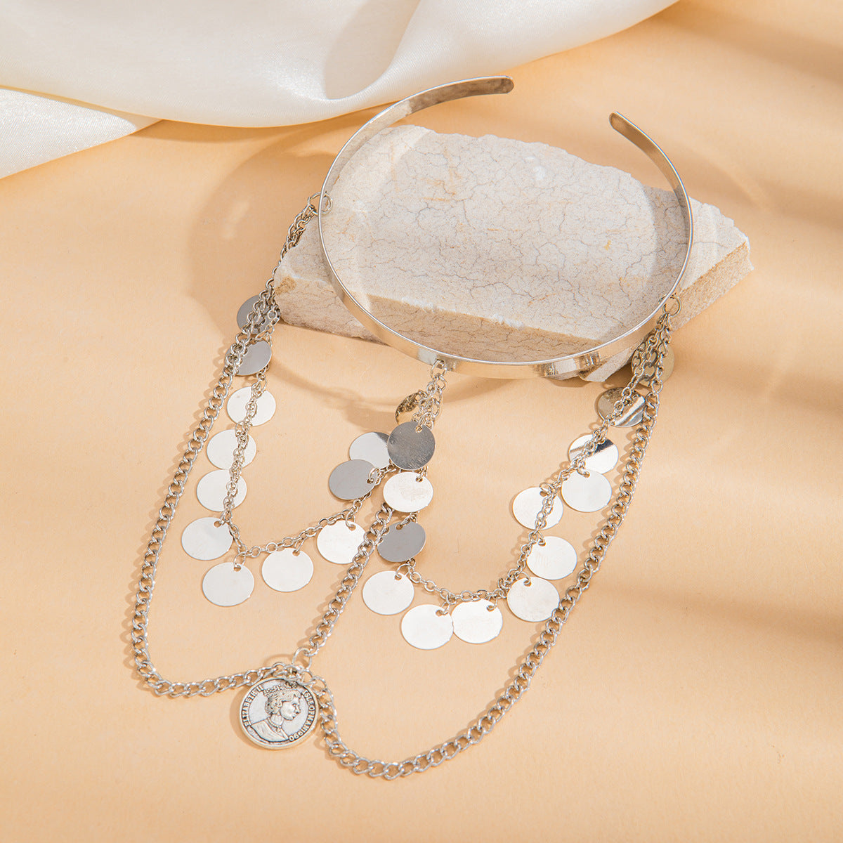 Elegant butterfly-shaped open-arm bracelet