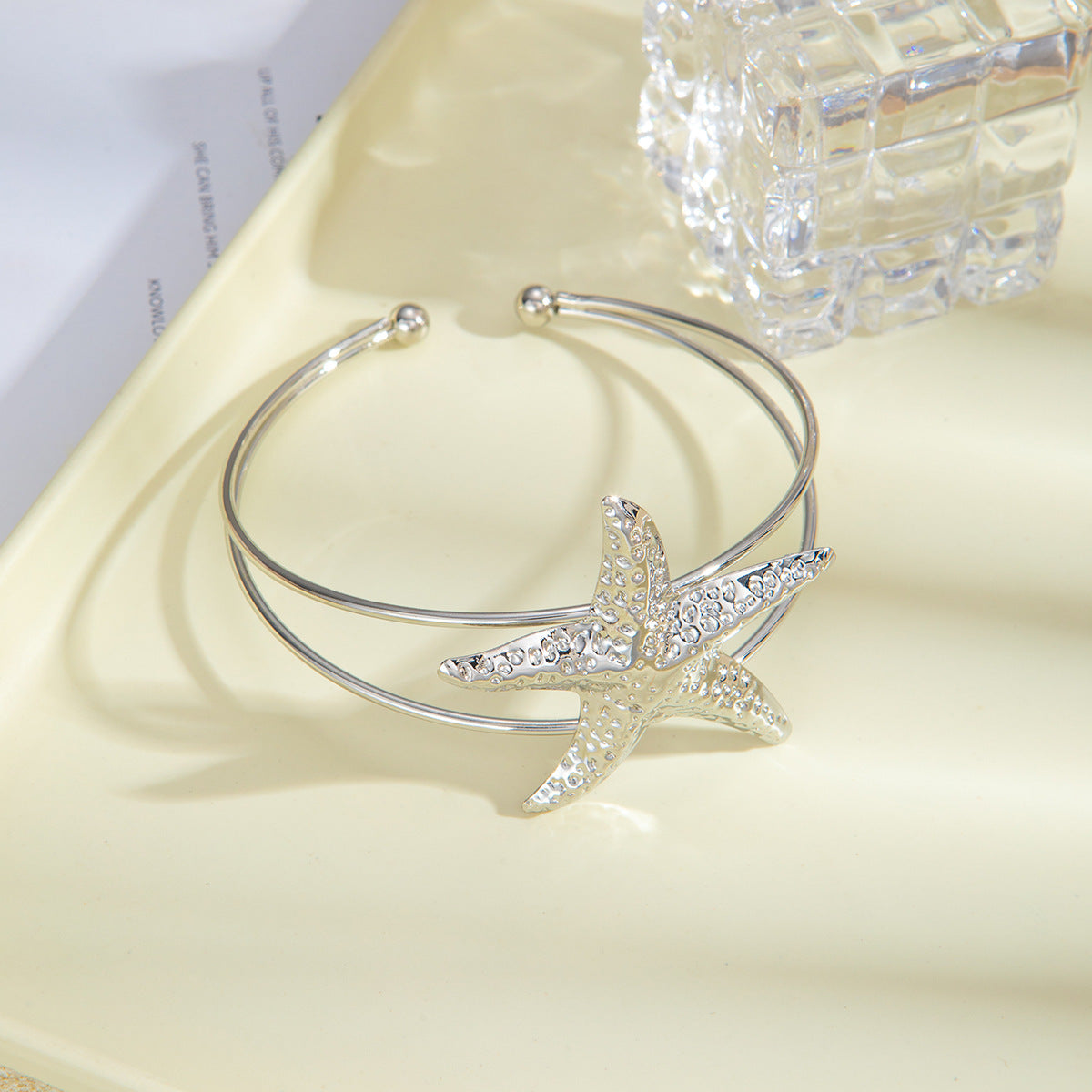 Elegant butterfly-shaped open-arm bracelet