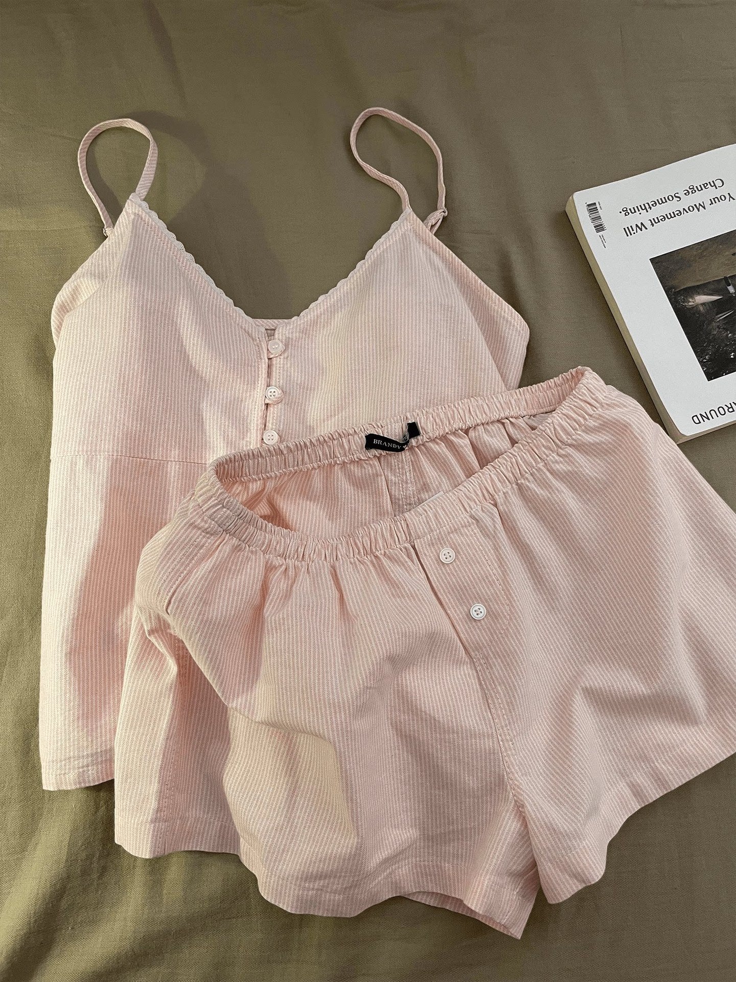 Slim-fit tank top and shorts