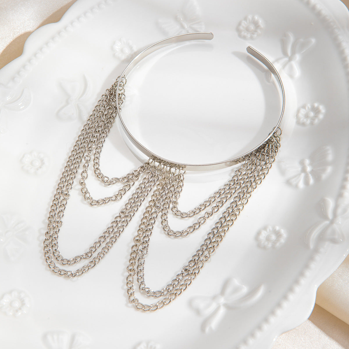 Elegant butterfly-shaped open-arm bracelet