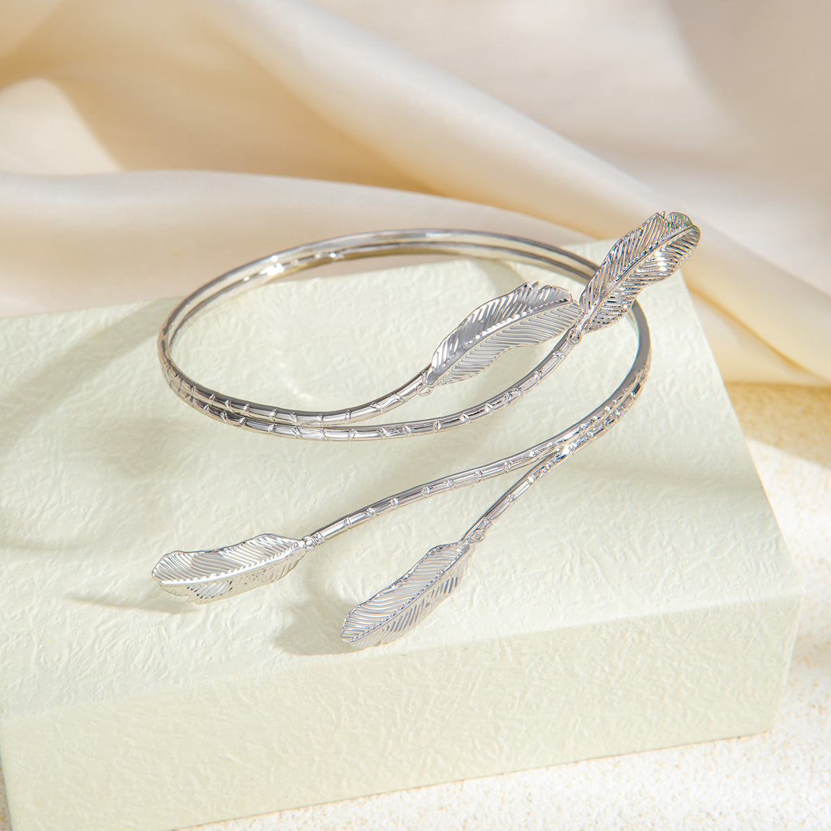 Elegant butterfly-shaped open-arm bracelet