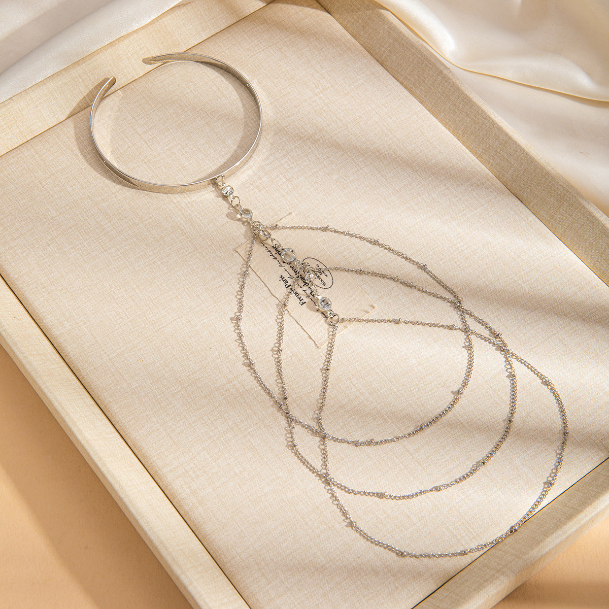 Elegant butterfly-shaped open-arm bracelet