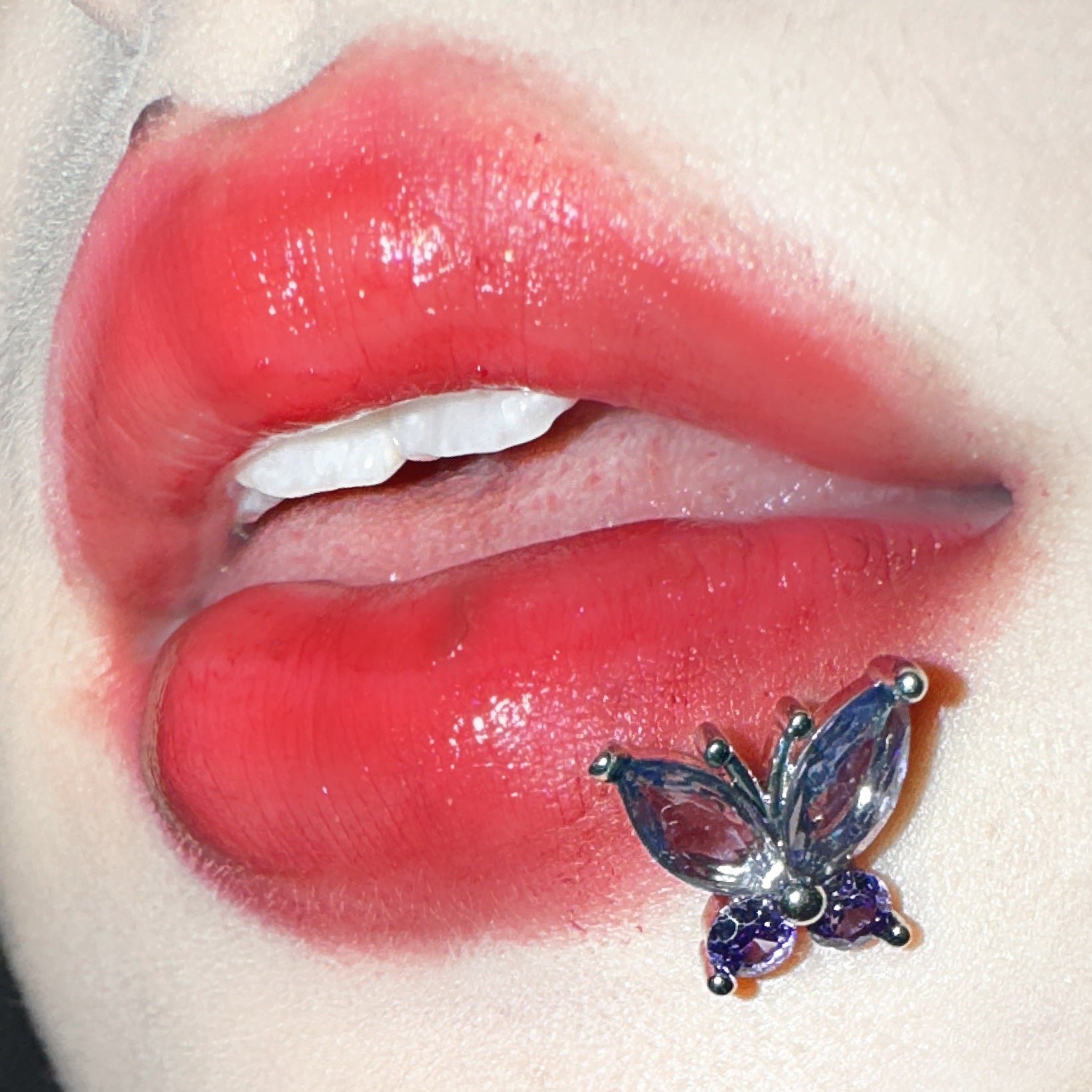 Butterfly zircon lip nail