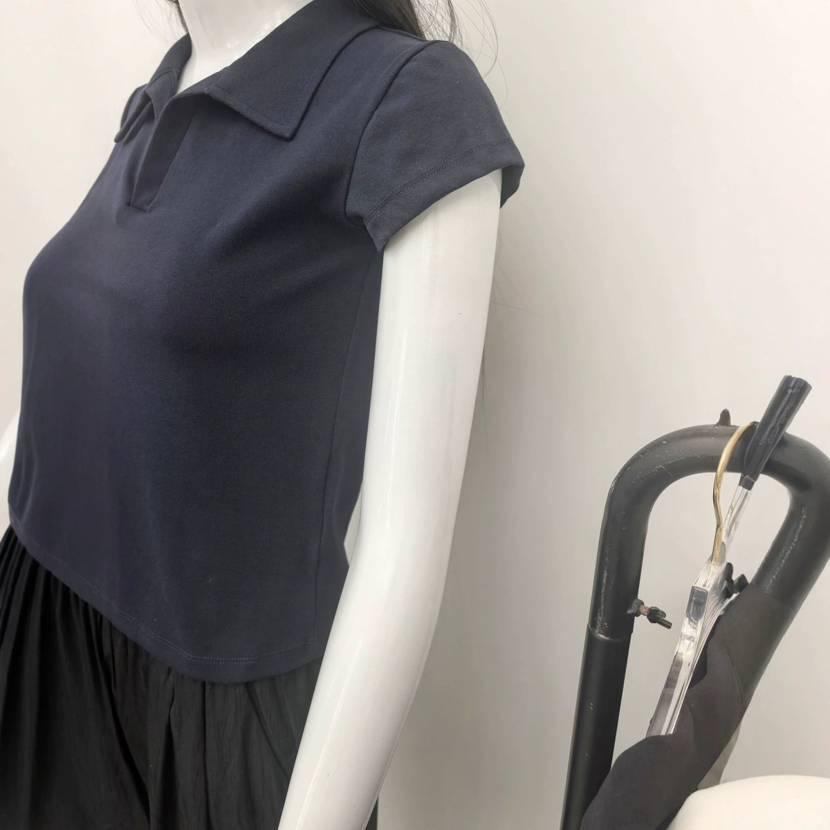 Small V-Neck,Short Fit, Waist-Cinching, Slim Fit Short-sleeve T-shirt
