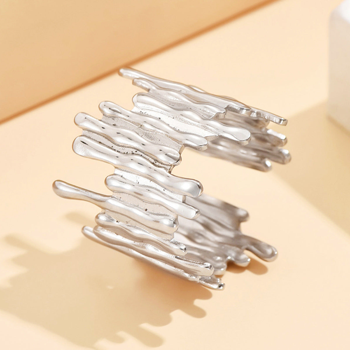 Irregular Liquid Line Open Curve Ring