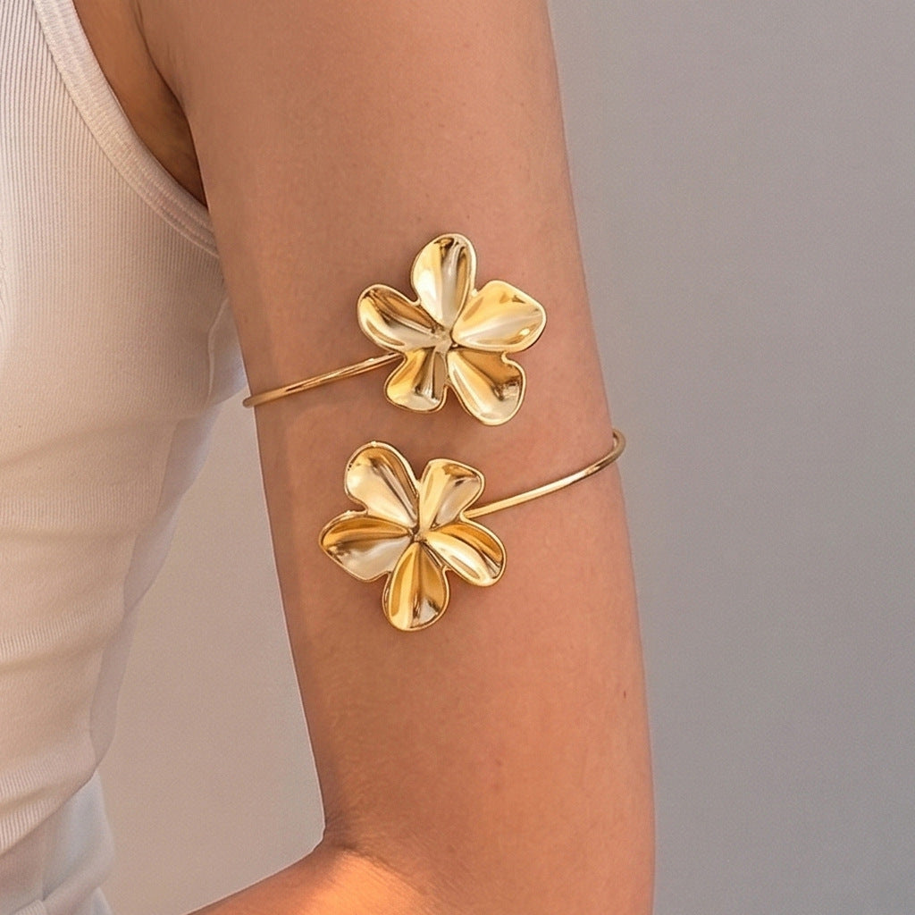 Elegant butterfly-shaped open-arm bracelet