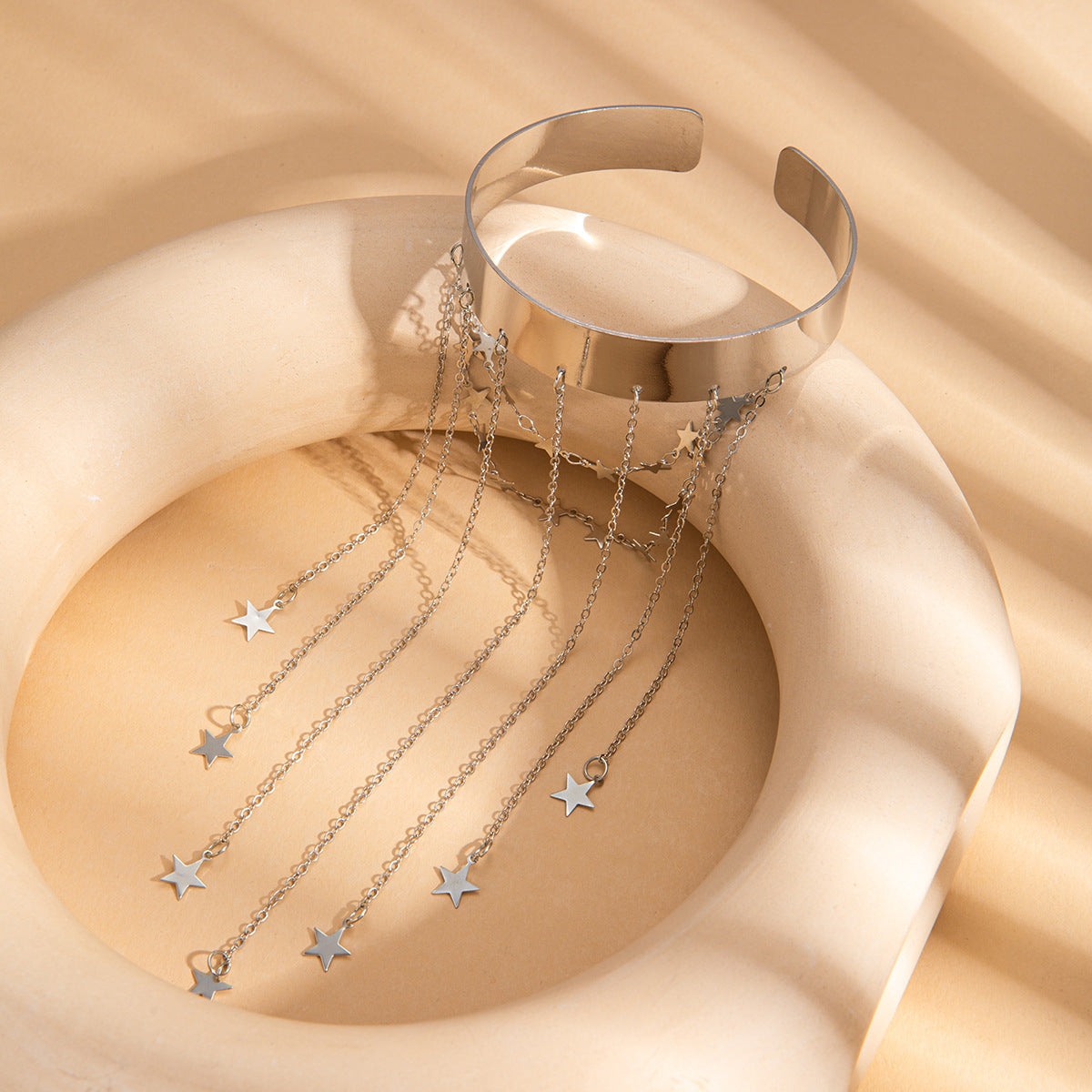 Elegant butterfly-shaped open-arm bracelet