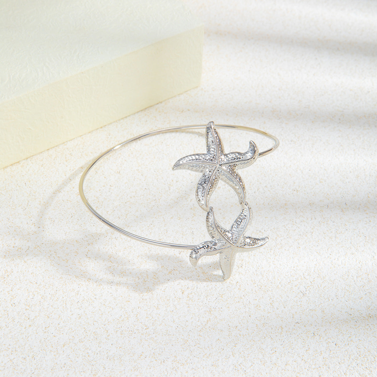 Elegant butterfly-shaped open-arm bracelet