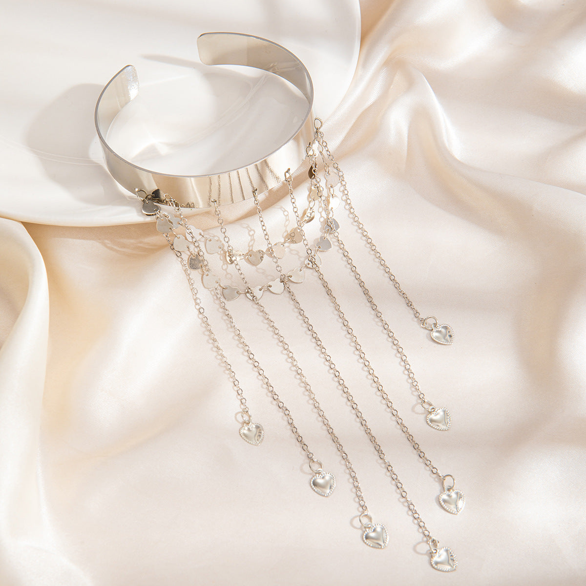 Elegant butterfly-shaped open-arm bracelet