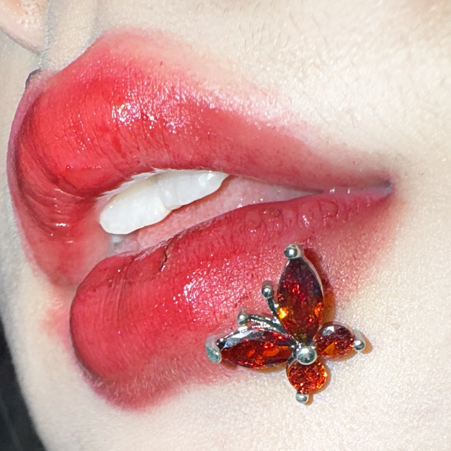 Butterfly zircon lip nail