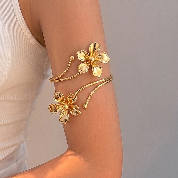 Elegant butterfly-shaped open-arm bracelet
