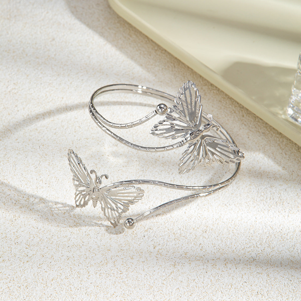 Elegant butterfly-shaped open-arm bracelet