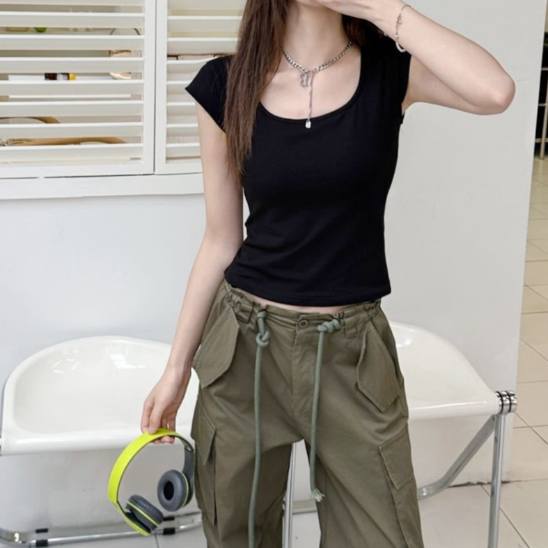 Flutter-sleeve T-shirt with built-in bra pads