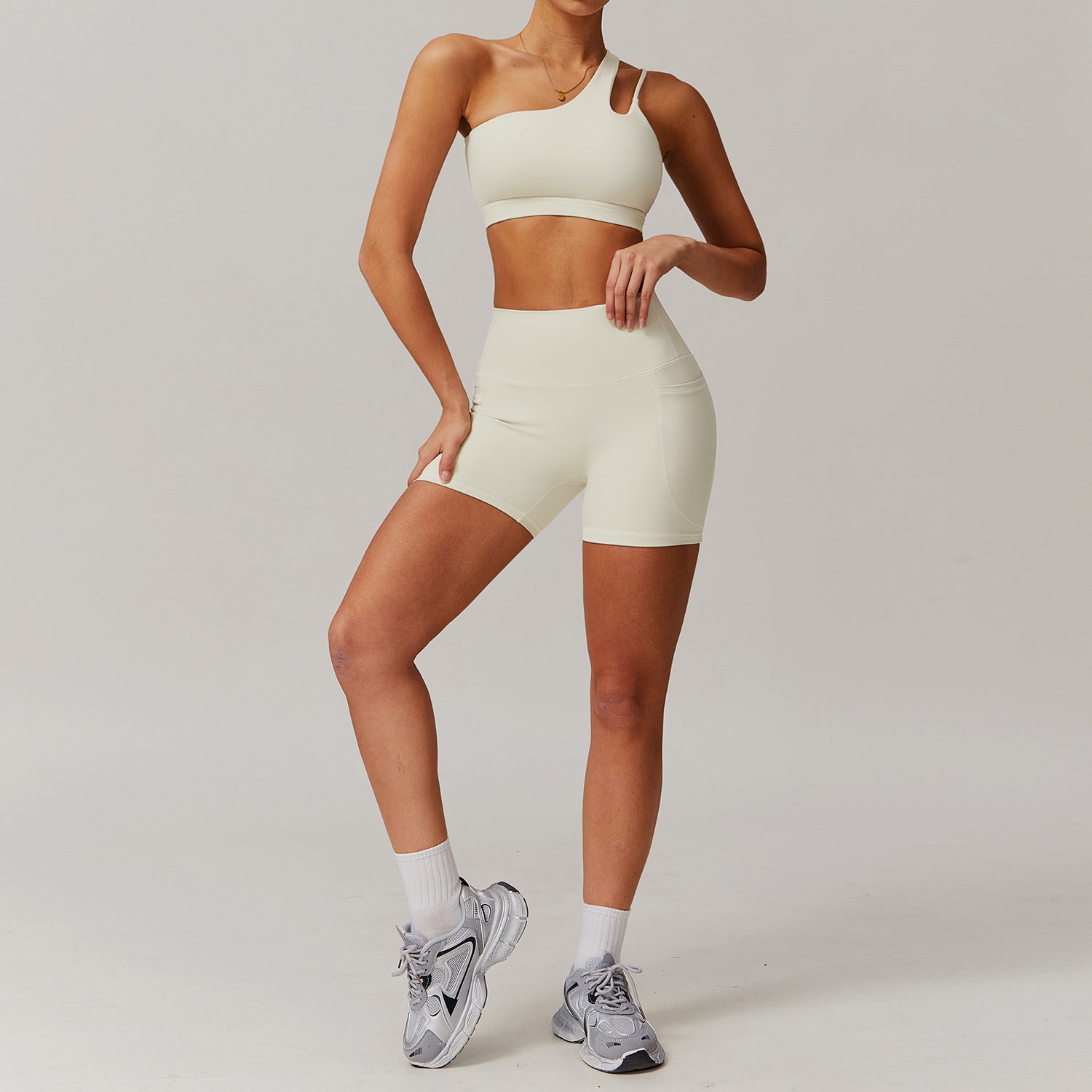 Tight-Fit Yoga Clothes