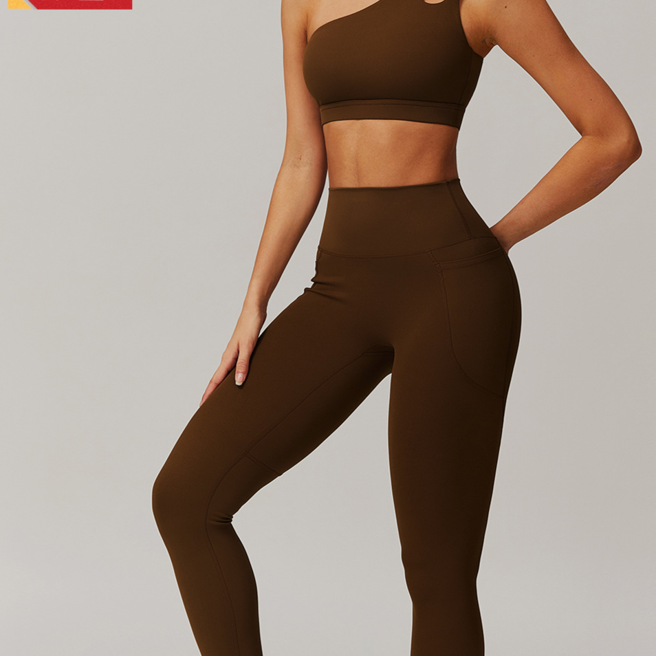 Tight-Fit Yoga Clothes